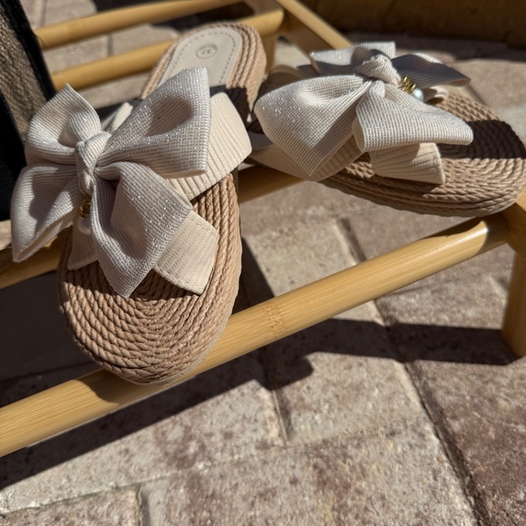 Charming Bikinis Sandals! - Picture 3 of 4